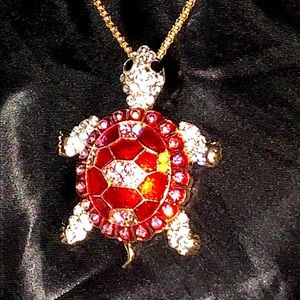 Betsey Johnson Turtle 🐢 necklace